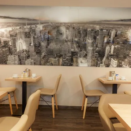Manhattan Otel 4*