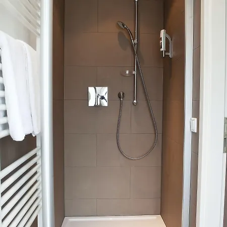 Manhattan فندق 4*