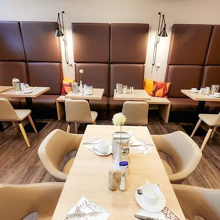 Manhattan Hotel 4*
