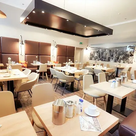Manhattan Hotel 4*
