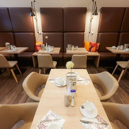 Manhattan Hotel 4*