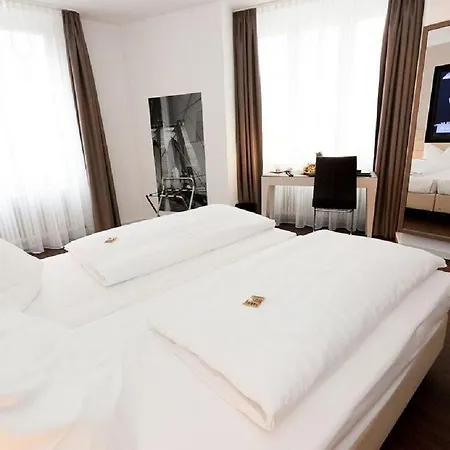 Manhattan Hotel